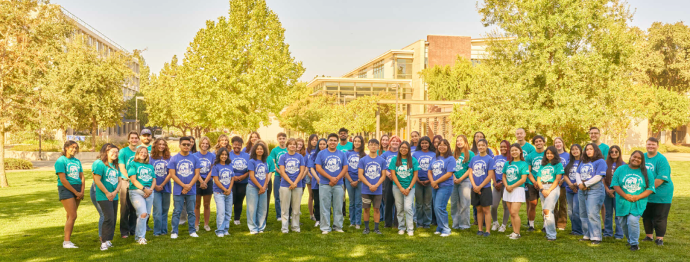 FYE Peer Mentors pose in a grassy field together.